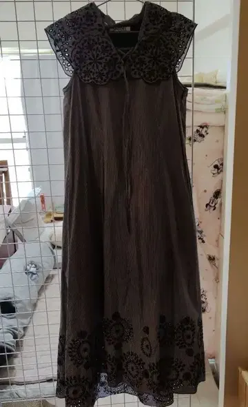 완판 SNIDEL 깅엄 체크 자수 롱 원피스 슬리브리스