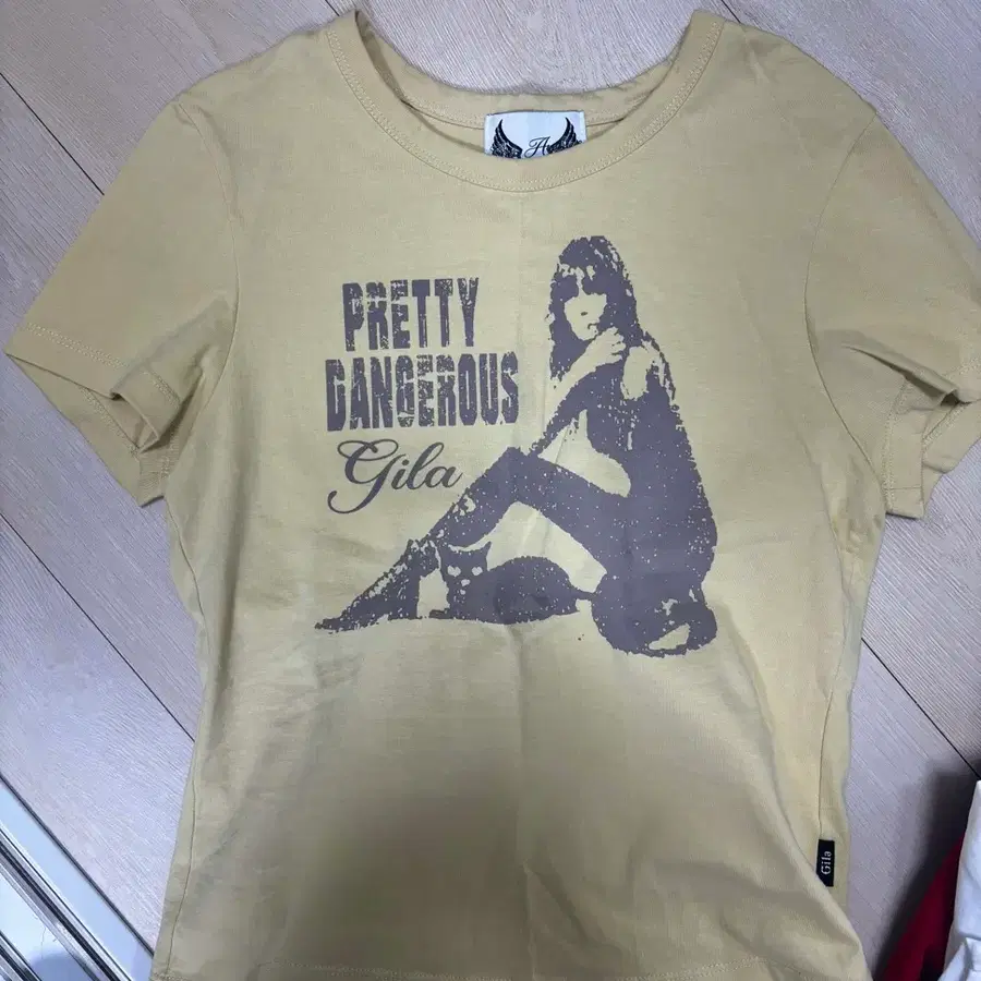 길라아카이브 DANGER GIRL CROP T-SHIRTS_YELLOW