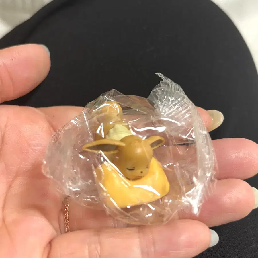 포켓몬 몬스터볼 음료 잠자는 이브이