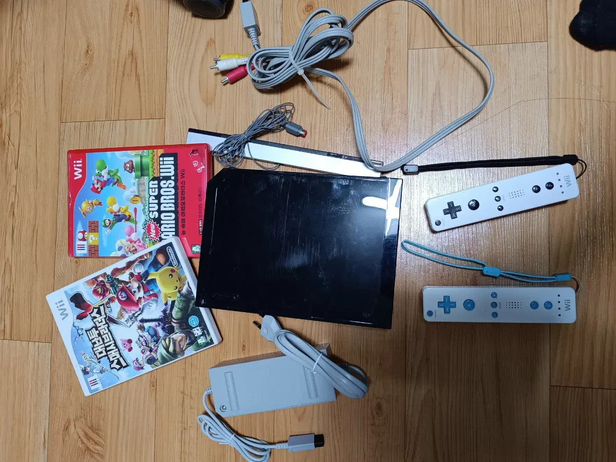 닌텐도 Wii 2인 세트 (슈퍼마리오, 대난투 포함)