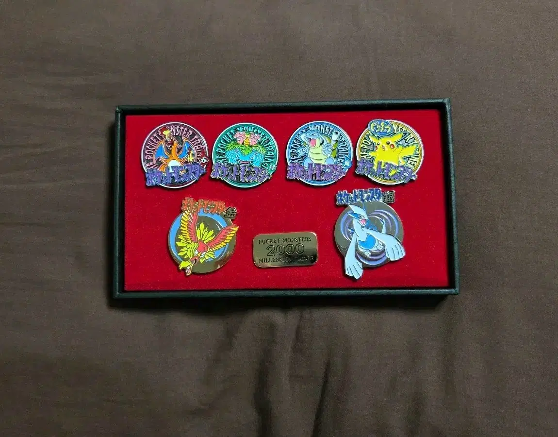 포켓몬스터 2000년 밀레니엄 핀뱃지 세트  : 리자몽, 이상해씨, 거북왕, 피카츄, 칠색조, 루기아