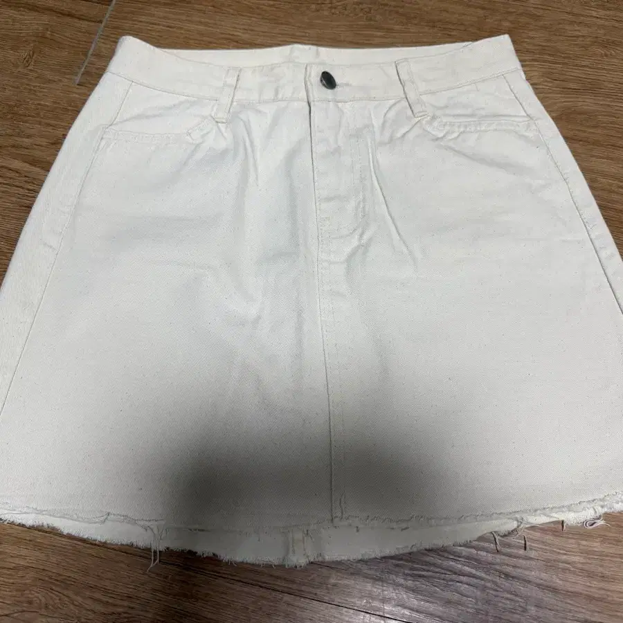 화이트 데님 미니 스커트