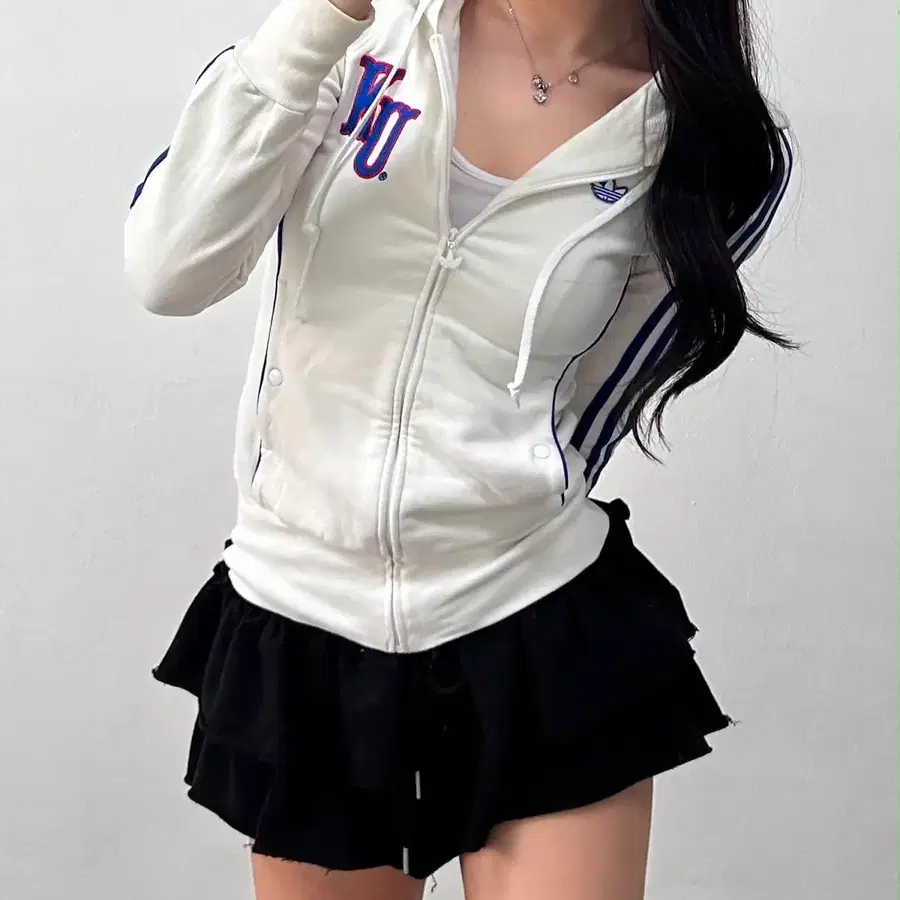 아디다스 캔자스 대대장 작사 화이트 걸즈 후드집업 희귀져지(XS)