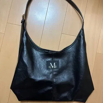 MUCENT 무센트 숄더백 Crescent Leather