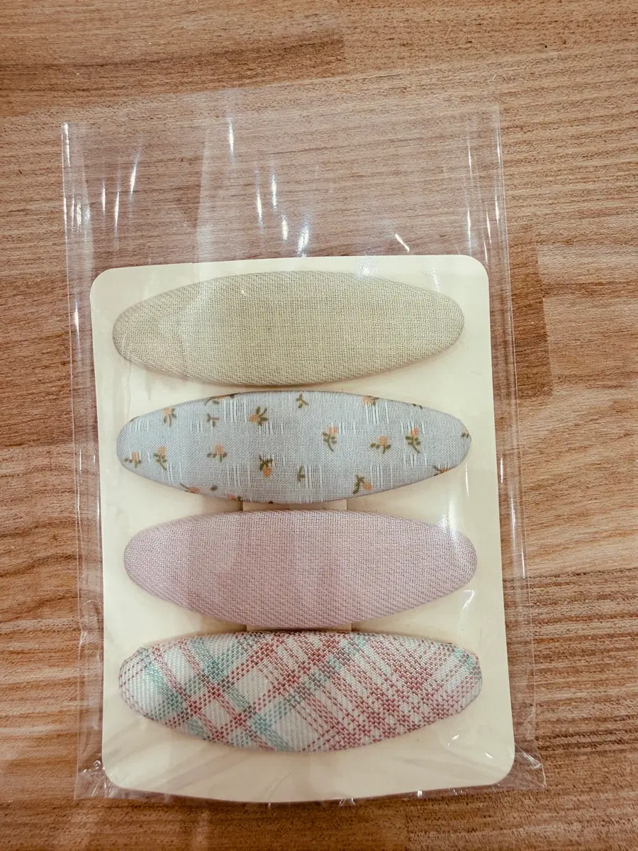 패브릭.체크무늬 똑딱핀