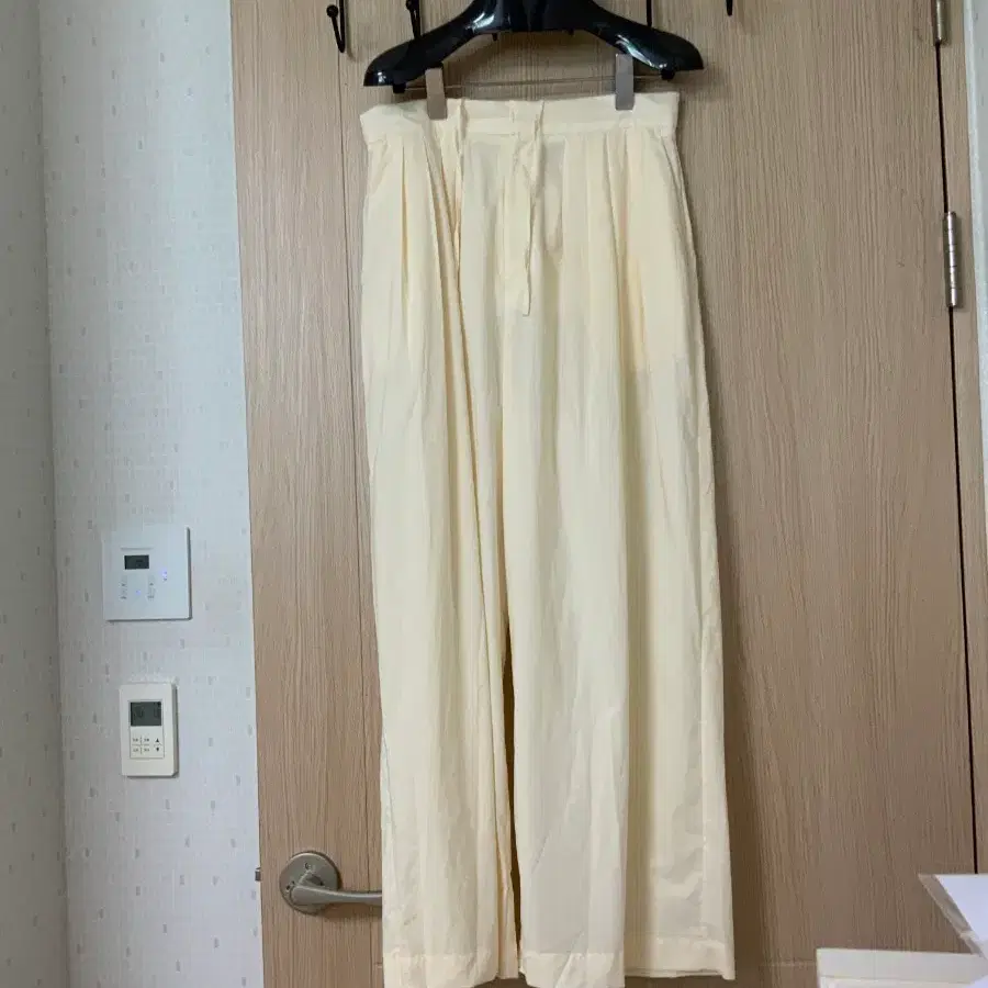 아이보리 핀턱 와이드 슬랙스 M 2개 일괄