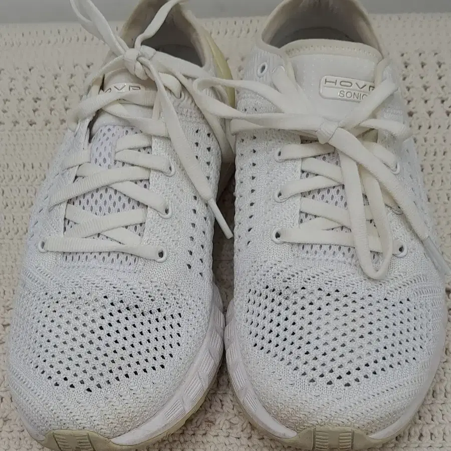 언더아머 운동화 225