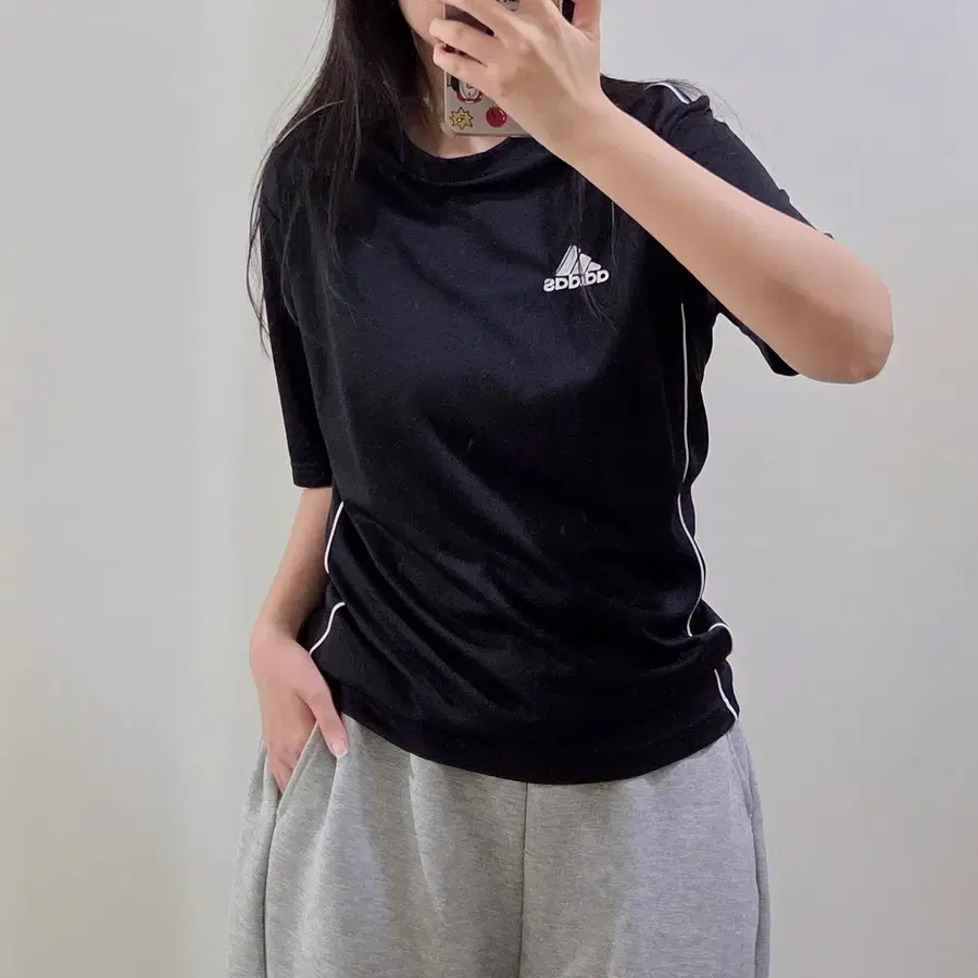 아디다스 기능성 블랙 반팔티셔츠
