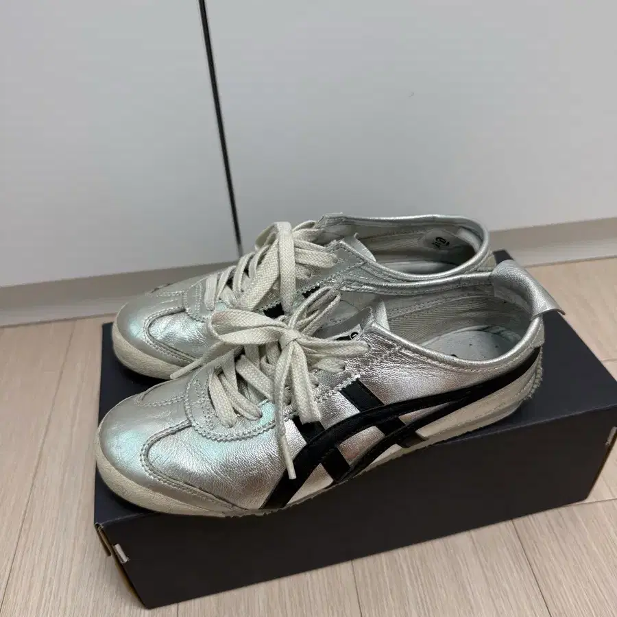 오니츠카 타이거 멕시코 66 퓨어 실버 블랙 240