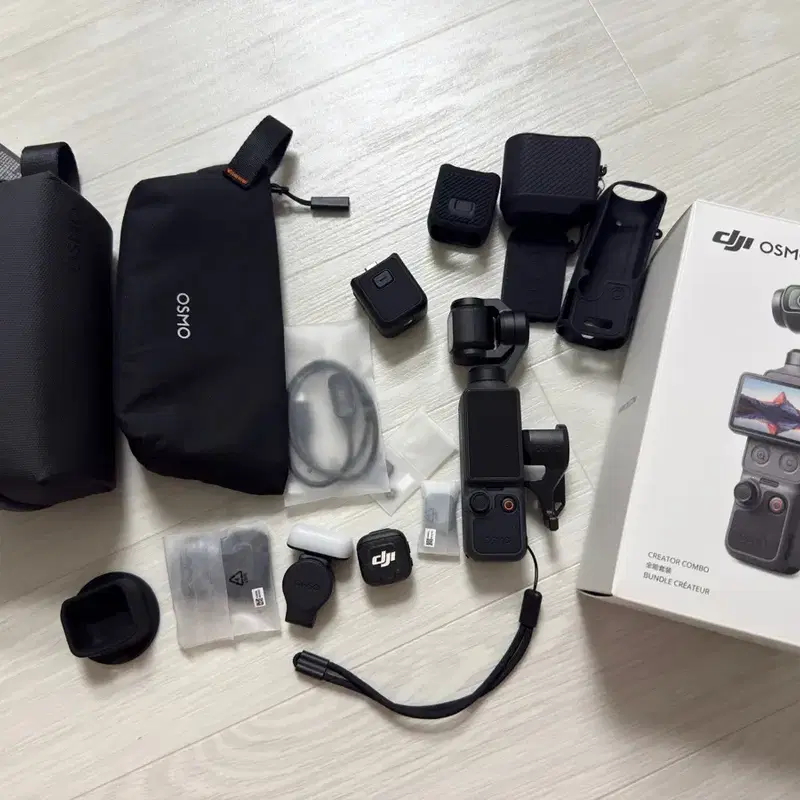 DJI 오즈모 포켓 4 크리에이터 콤보 + 리프레쉬케어 2년