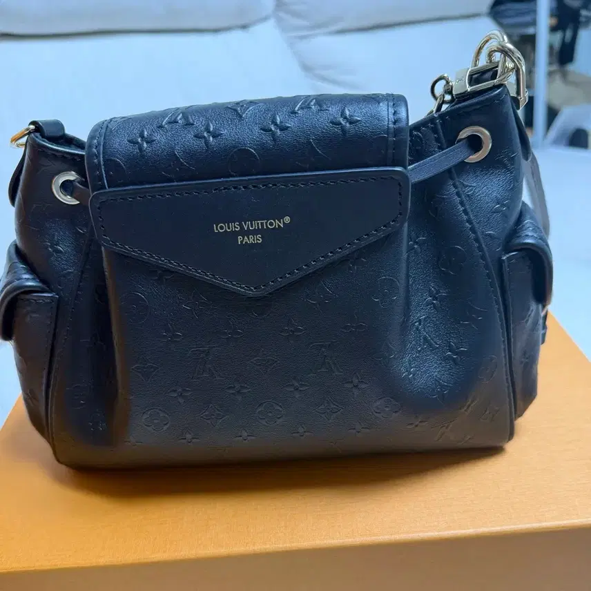 루이비통 오디세이 블랙 M25554 / 한정판 사진 3