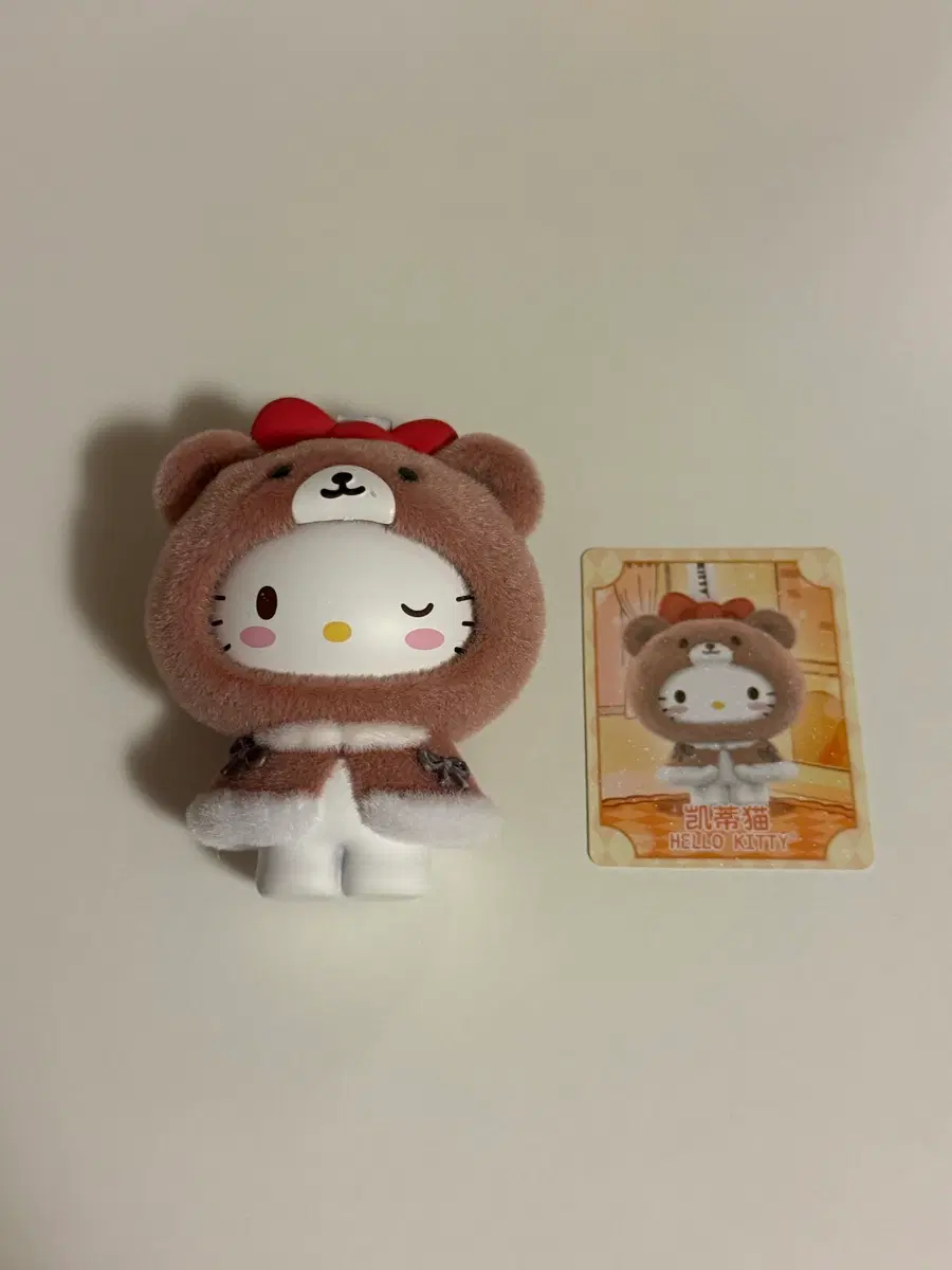 미니소 탑토이 산리오 페이스체인지 키링 헬로키티