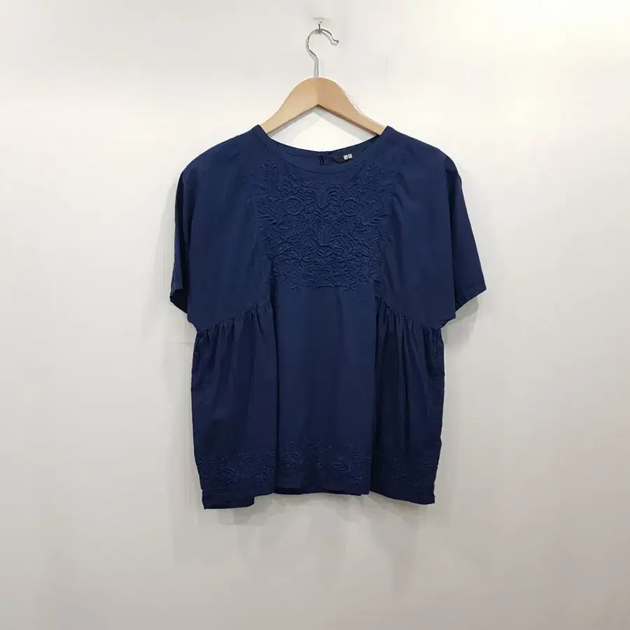 R687 유니클로 자수 루즈핏 박시 모리걸 하구미룩 반팔 블라우스 여M