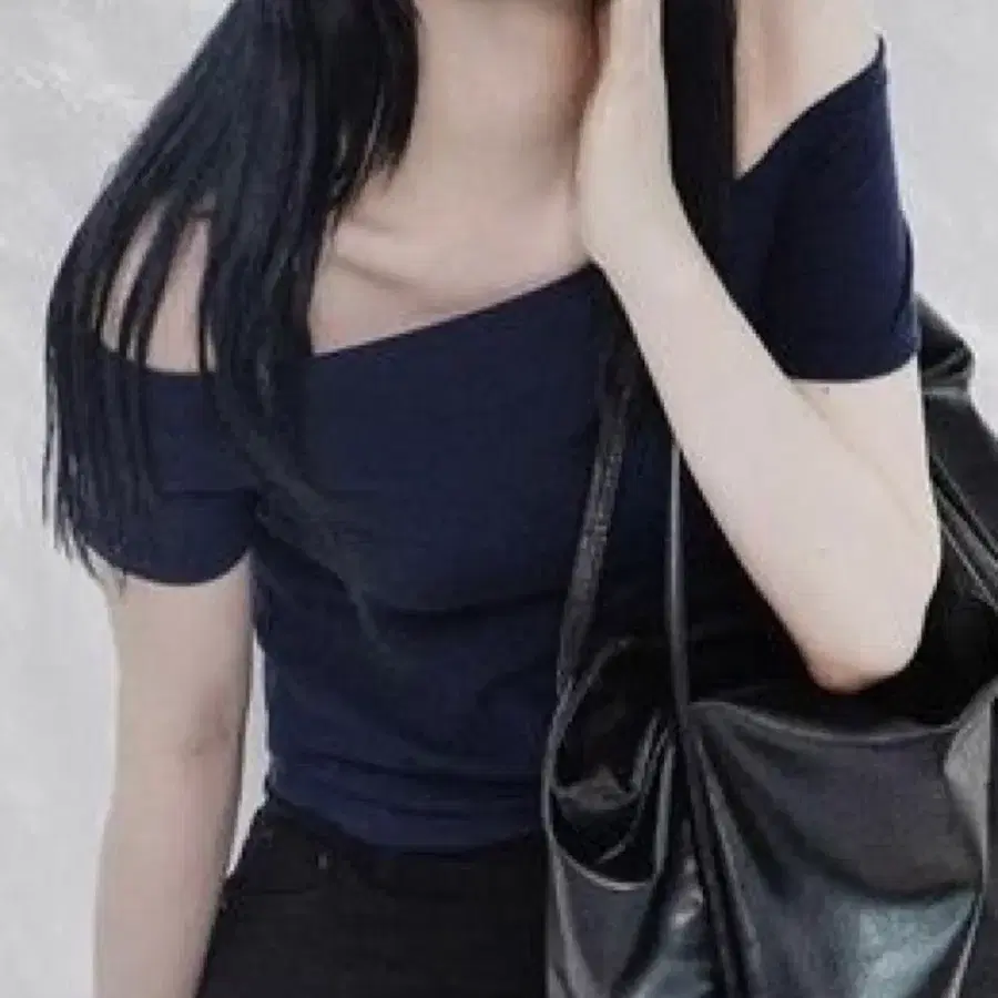 맹채연 티주 teezu 오프숄더 나시 민소매 네이비 크롭 몸매보정 반팔