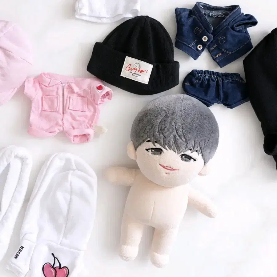 강다니엘 인형 오드녤 양도합니다 옷포함