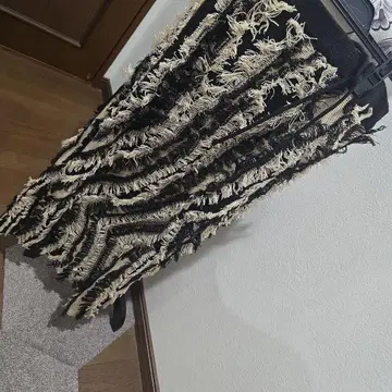 안티카 새상품급 프린지 롱 타이트 스커트 블랙 x 베이지