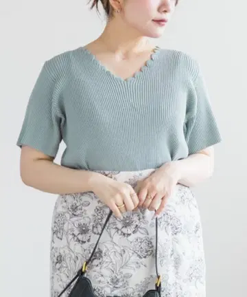 택 포함 미사용품 CLETTE 오리지널 스캘럽 V넥 리브 니트