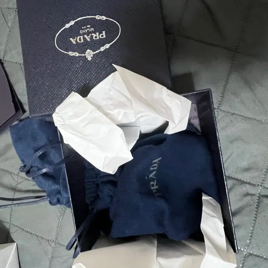 선물 받은 프라다 벨트 팝니다