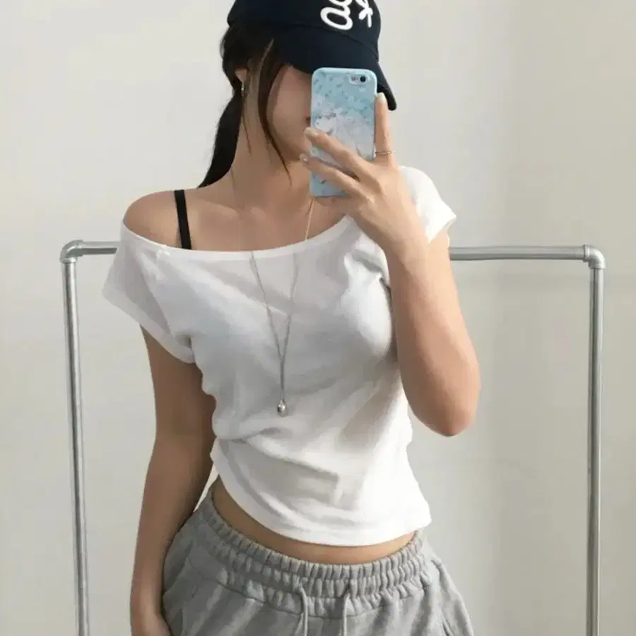 원숄더 반팔 티셔츠 꾸안꾸 오프숄더