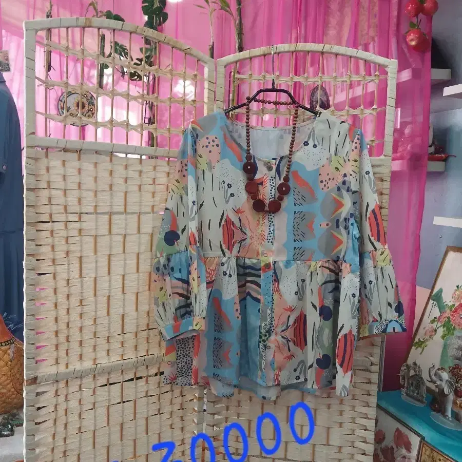 블라우스와 목걸이 세트
