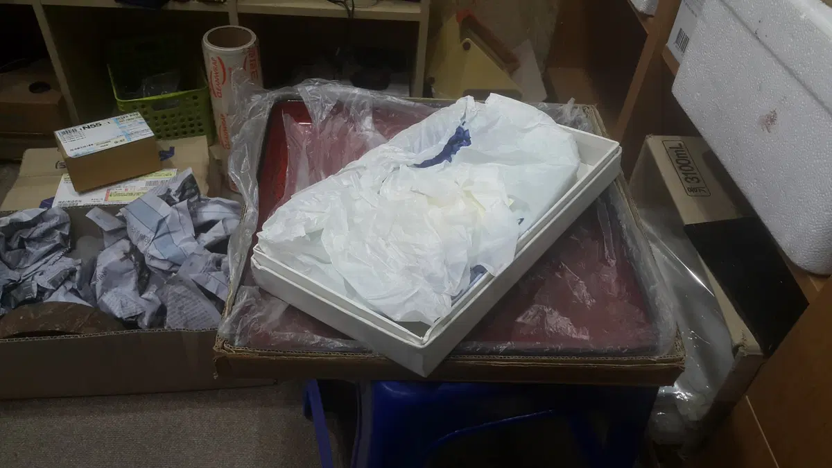 미사용 일본 접시와 쟁반