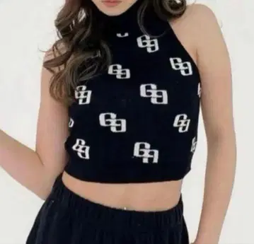 GYDA 올 로고 무늬 슬리브리스 니트 블랙