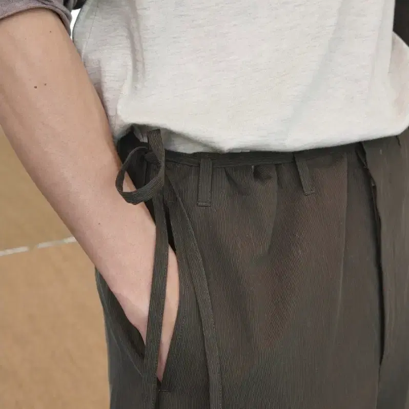 [M] 유스 사이드 스트링 팬츠 브라운 26ss