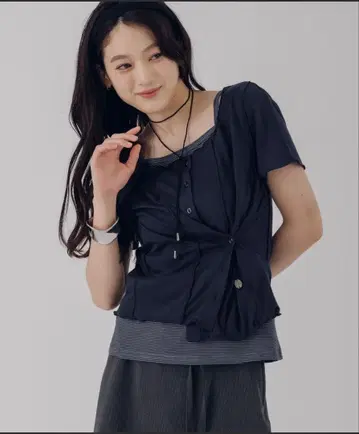 MUHET 사이드 버튼 가디건 네이비