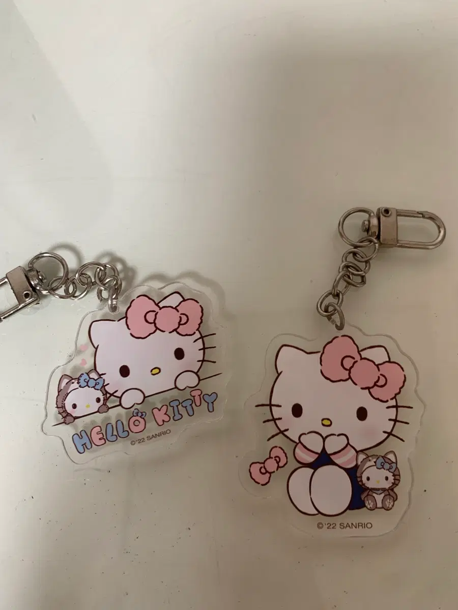 헬로키티 아크릴 키링 2개 세트