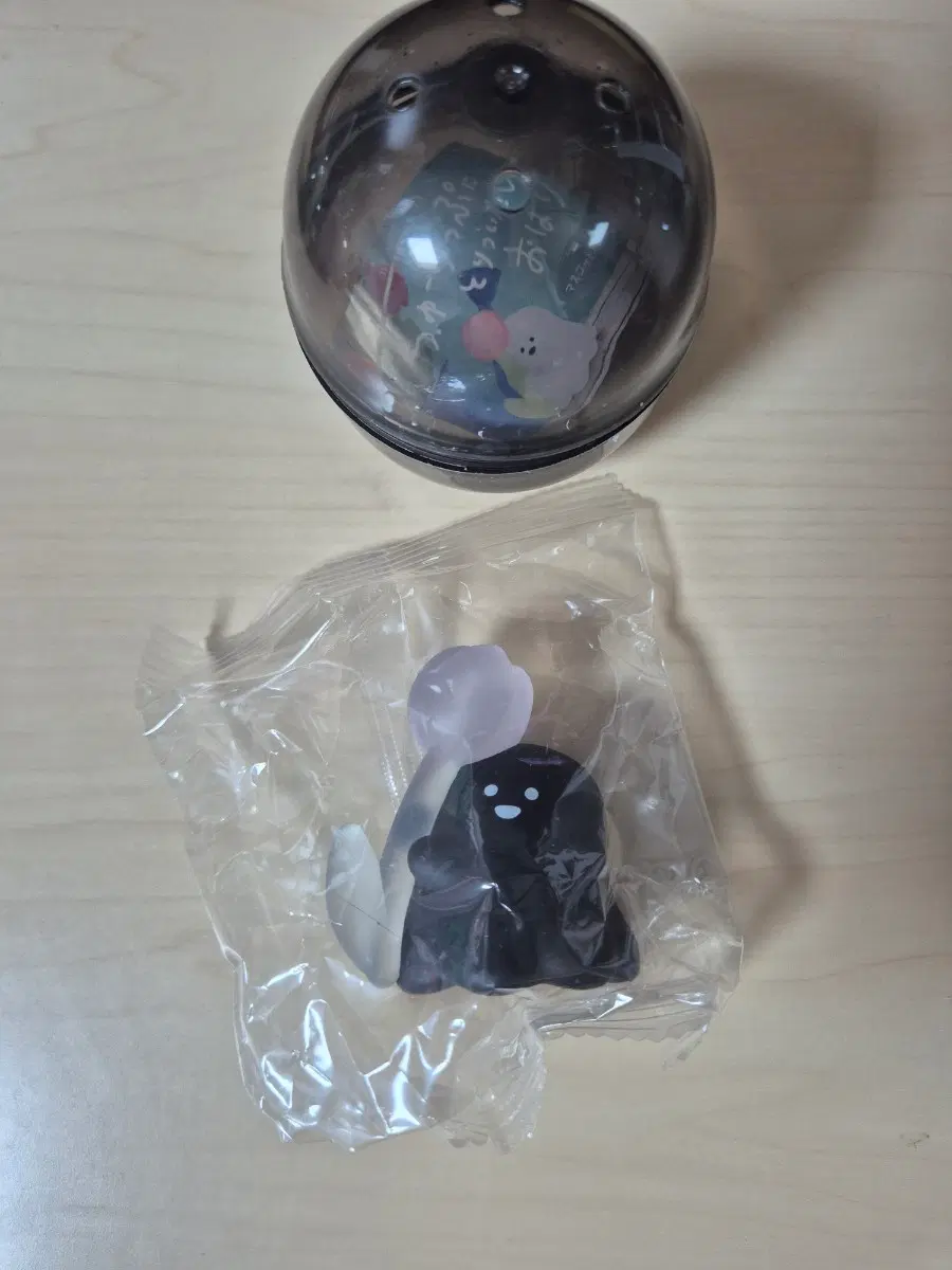 검은유령 튤립에 달라붙은 유령 마스코트 피규어 가챠