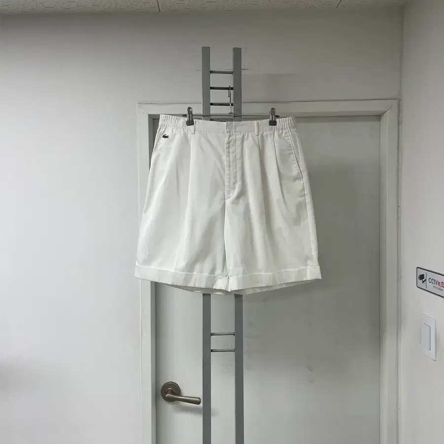 라코스테 화이트 반바지 90