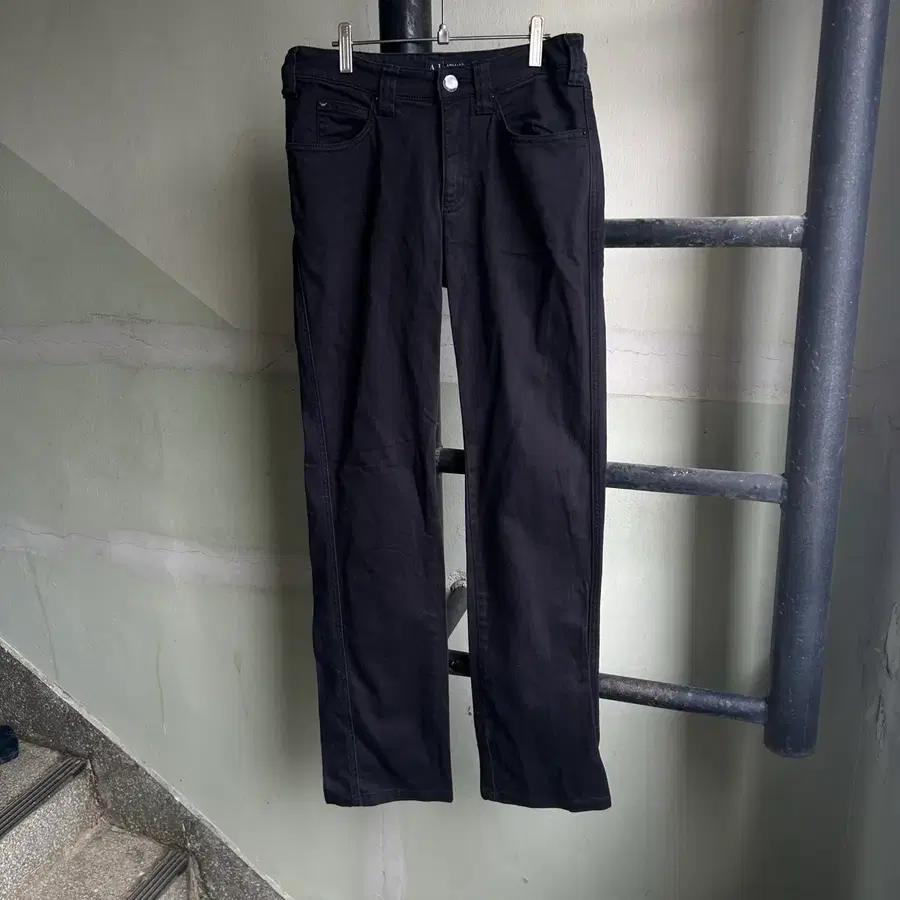 Armani Jeans AJ 클래식 스트레이트 블랙 데님 팬츠