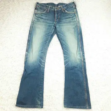 새상품급 AKM x Wrangler 콜라보 데님 청바지 블루 계열 M 사이즈 부츠컷
