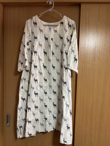루돌프 무늬 7부 소매 무릎 기장 원피스 아이보리