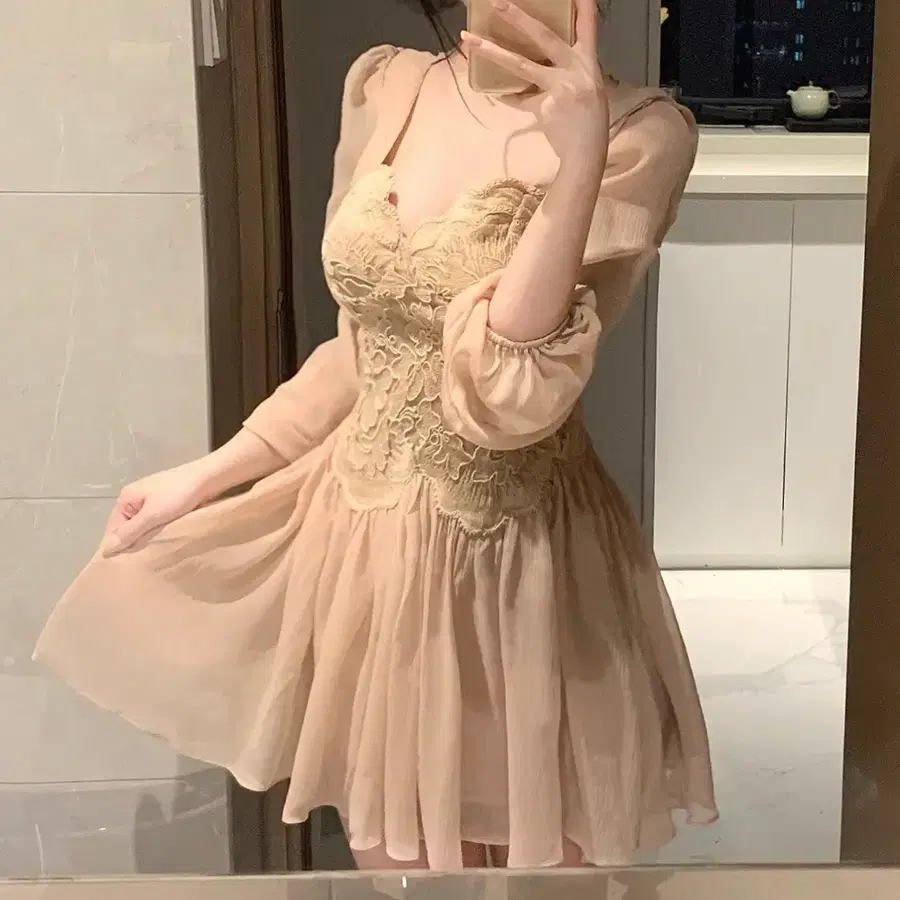 레이스 퍼프 소매 원피스 베이지