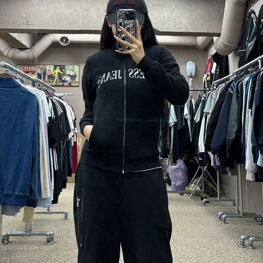 게스 빈티지 그래픽 집업 자켓 블랙 S43