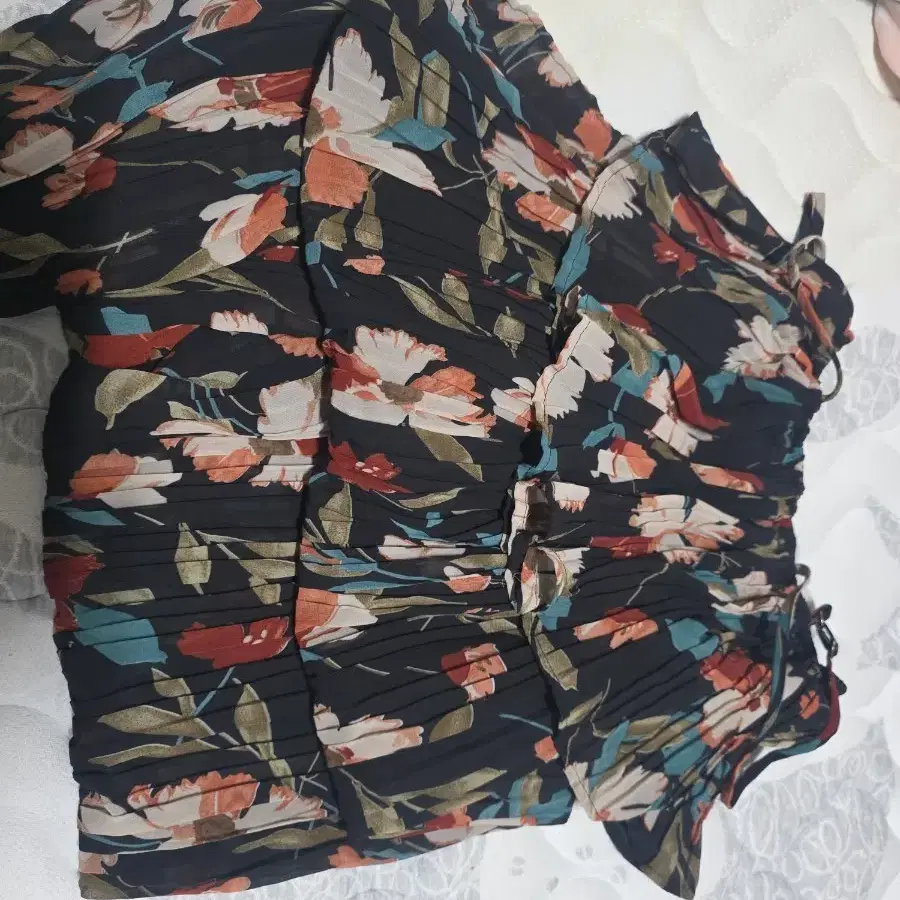 ZARA 쉬폰 꽃무늬 주름 블라우스