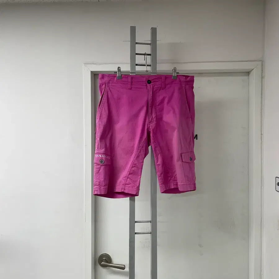 오클리 핑크 카고 반바지 34
