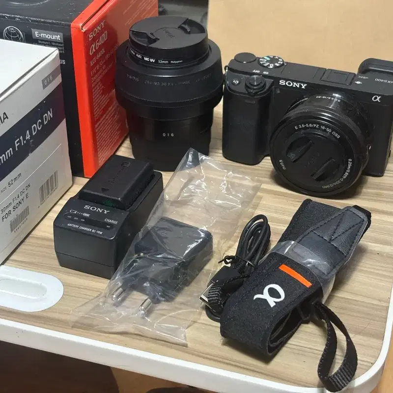 소니 a6400 카메라 + 시그마 30mm F1.4 + 번들렌즈 구성(컷수 적음)