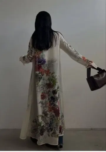 AMERI UND 2WAY DARIA V NECK DRESS