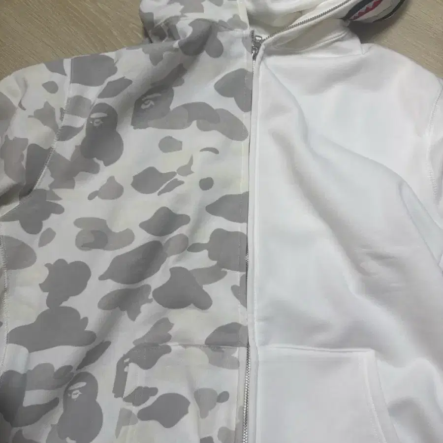 베이프 샤크 풀집업 후드 화이트 그레이 반카모( BAPE Color Camo Half & Half Shark Full Zip Hoodie)