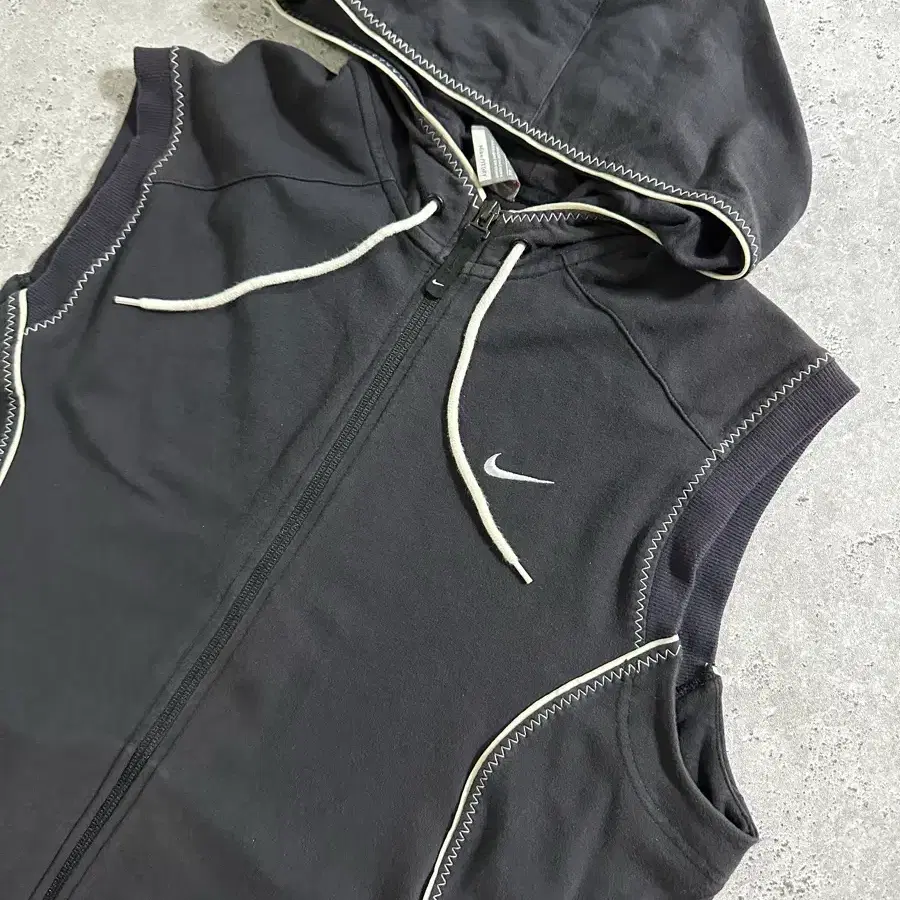 00s Nike 블랙 배색 스티치 후드 베스트/092