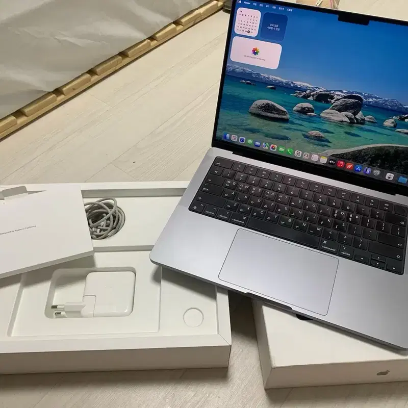맥북프로 M3 14인치 8GB 512GB 풀박스 S급