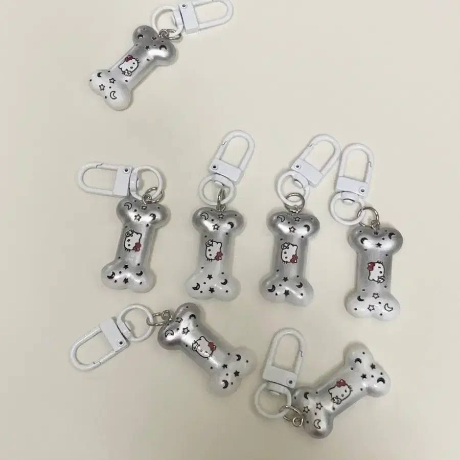 헬로키티 뼈다귀 키링 실버