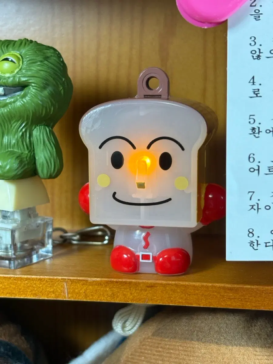 호빵맨 식빵맨 라이트 가챠피규어