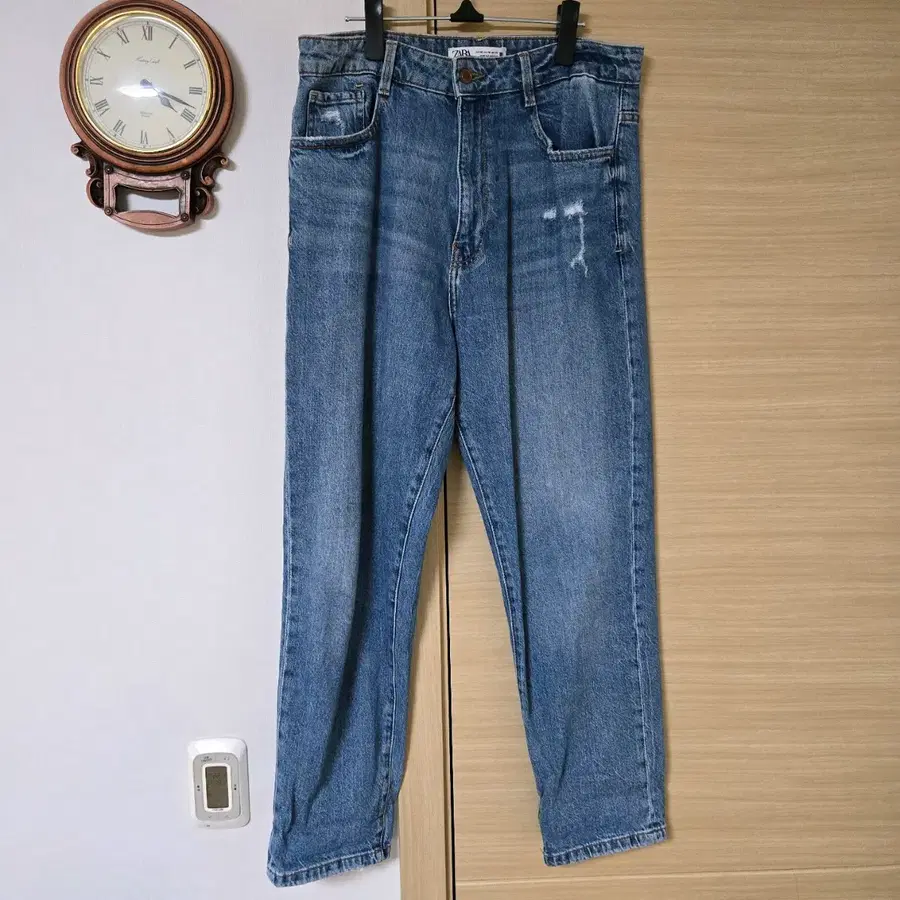 자라(ZARA) 릴랙스 핏 데미지 워싱 데님 청바지
