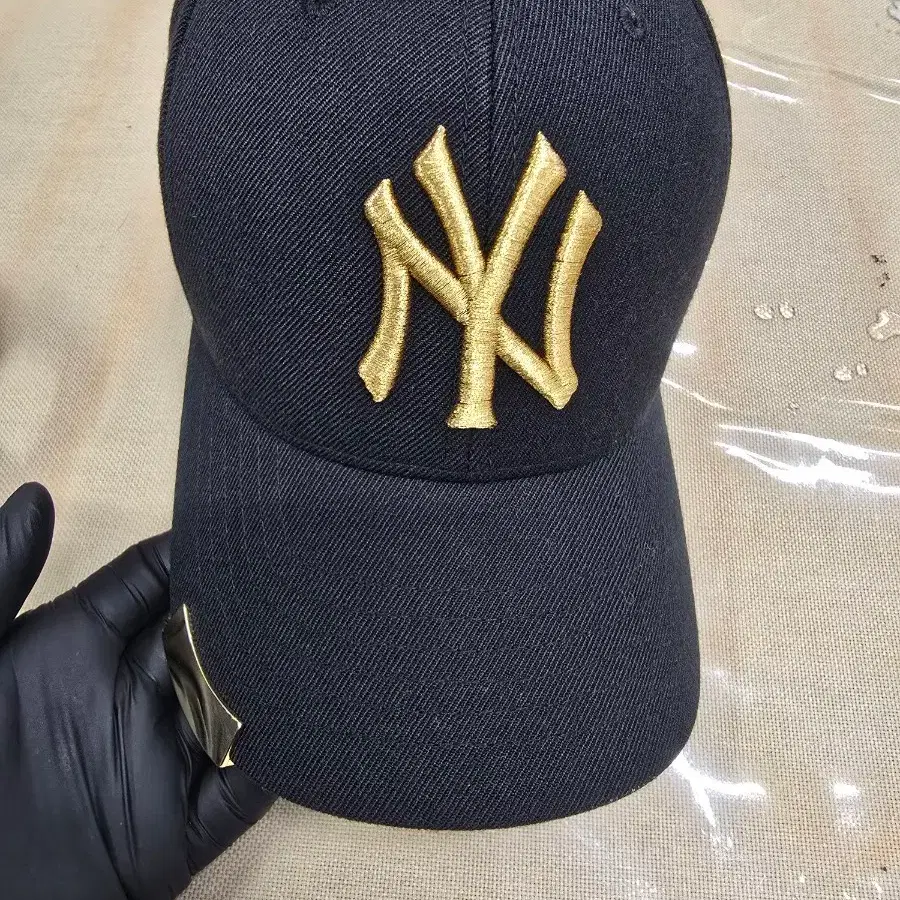 MLB뉴욕 양키스 볼캡 블랙 골드 로고