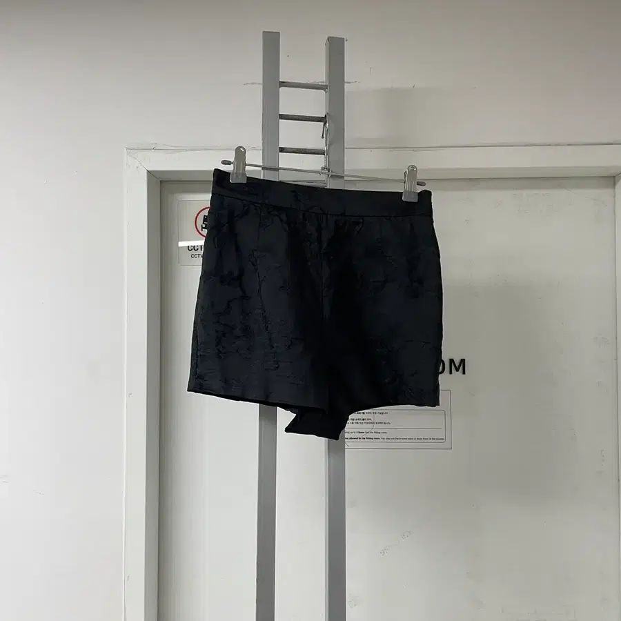 모스키노 블랙 플라워 패턴 반바지 38(W)