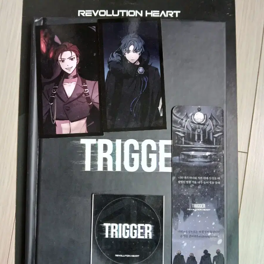 레볼루션 트리커 포토북