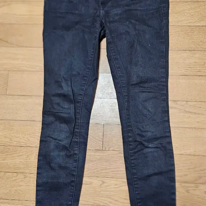 게스/GUESS 여성 스키니 진 (25인치 / 블랙)
